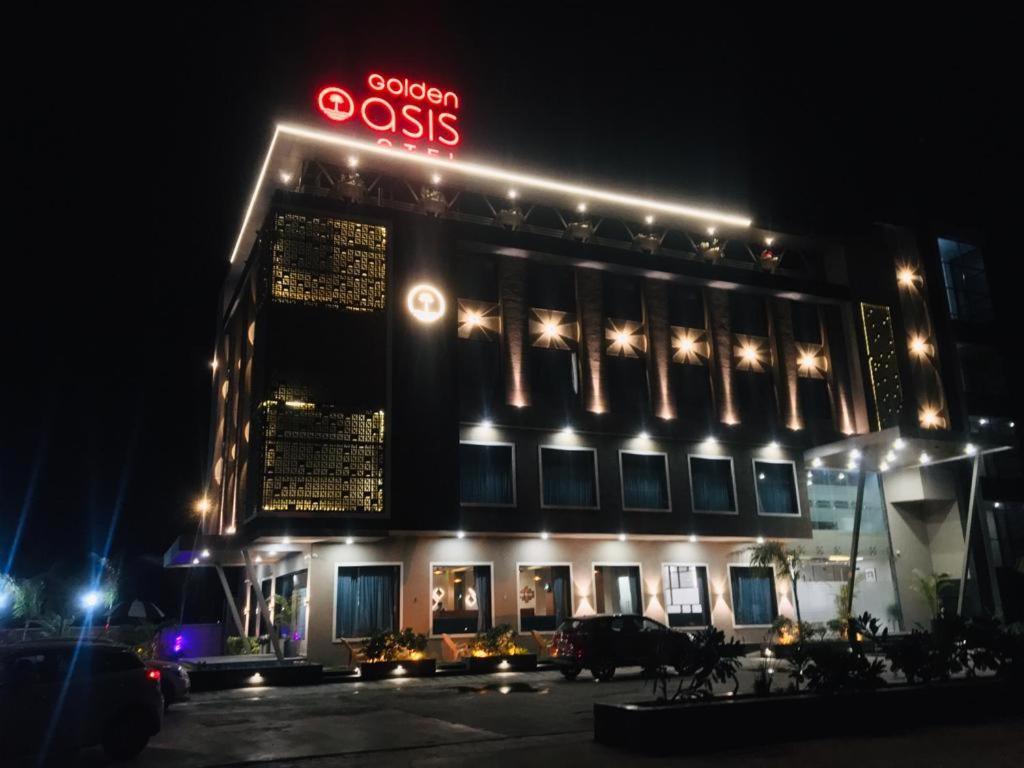 Golden Oasis Hotel Mahesana 外观 照片