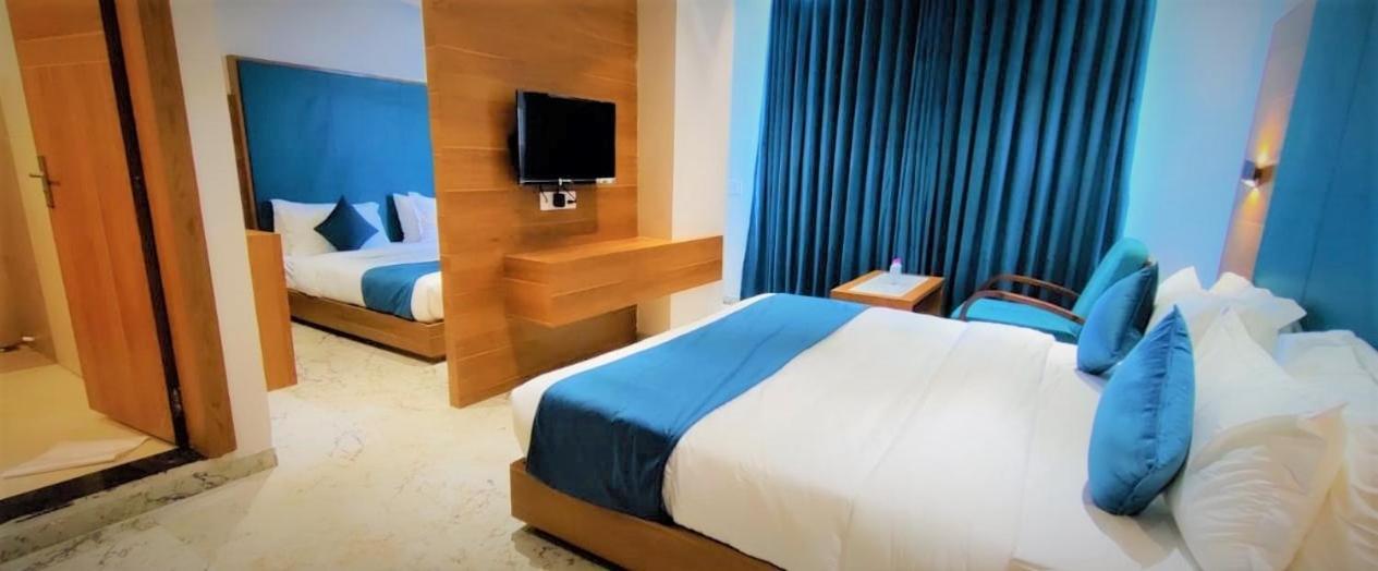 Golden Oasis Hotel Mahesana 外观 照片