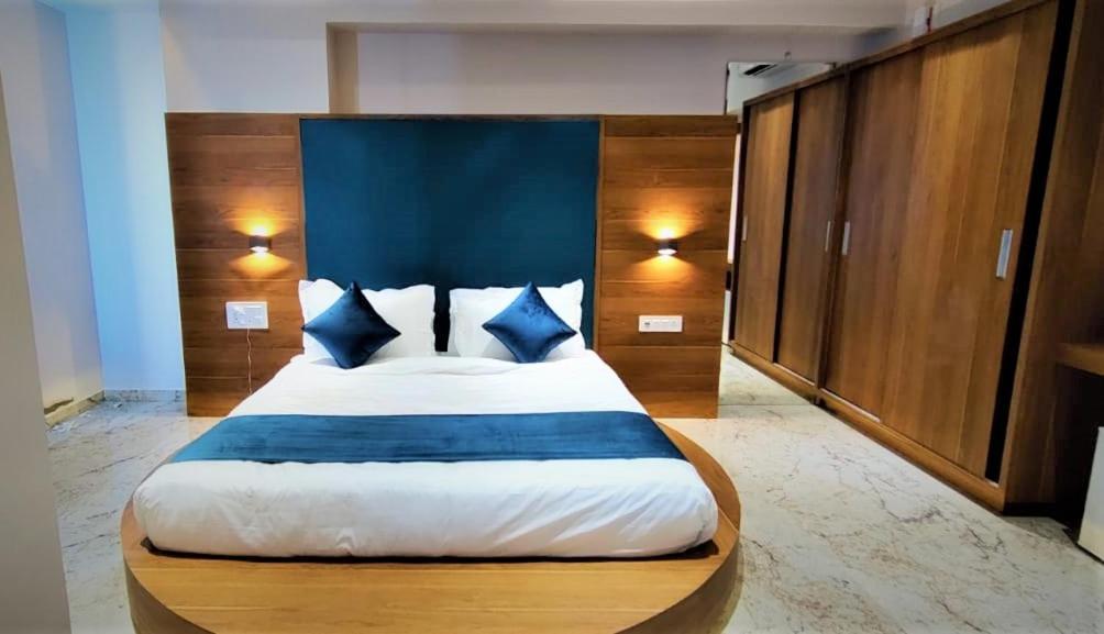 Golden Oasis Hotel Mahesana 外观 照片