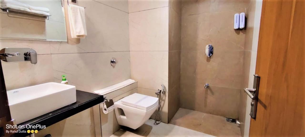 Golden Oasis Hotel Mahesana 外观 照片